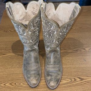 Women’s size 8B All Leather CowGirl Boots *Gently worn* fits size 8.5 foot